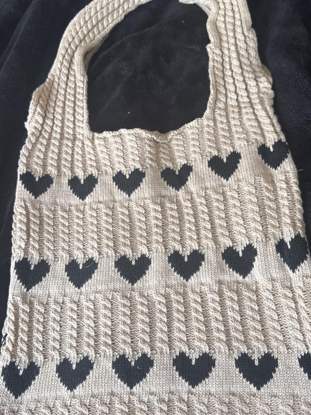 Knit Heart Pattern Tote Bag in Beige and Black